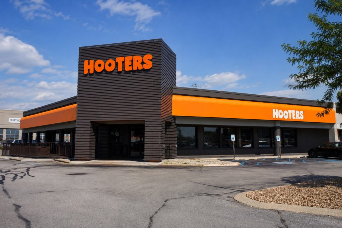 Hooters Revamps 140 US Locations to Shed Risque Image