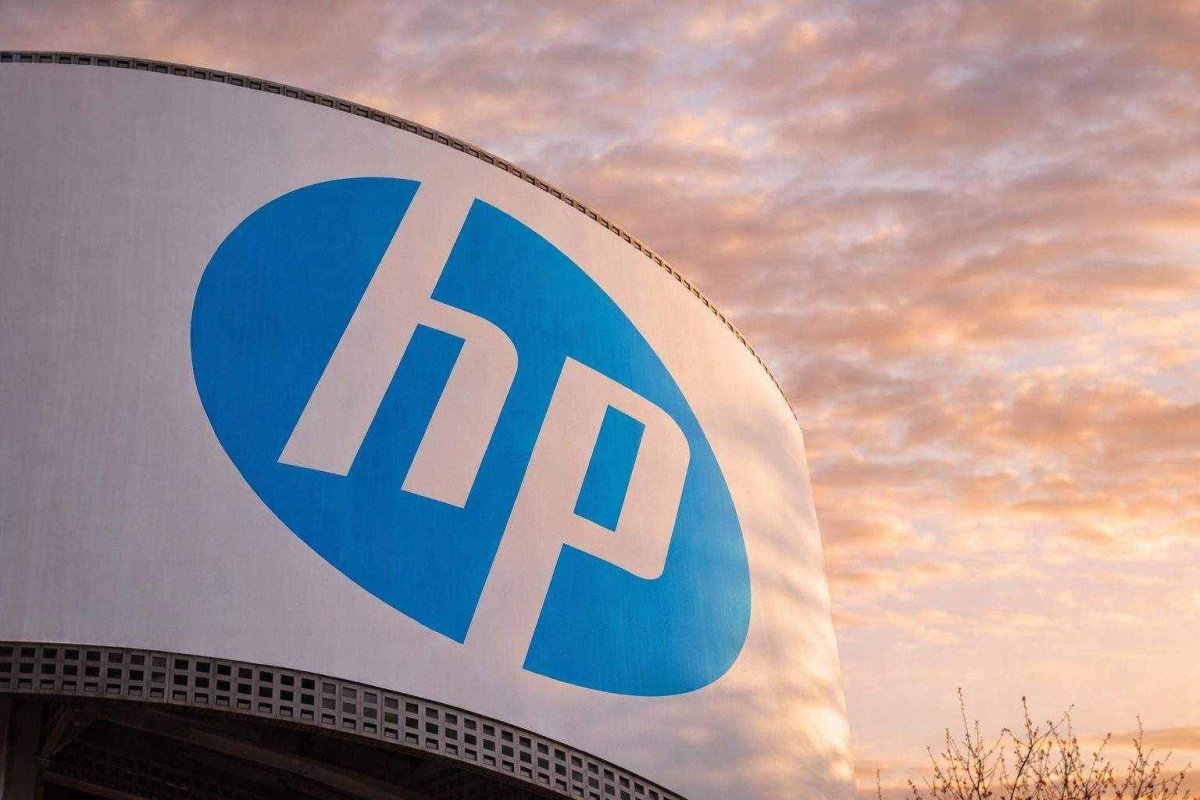 HP Shares Gain Premarket Despite Memory Cost Pressures and Cautious Outlook