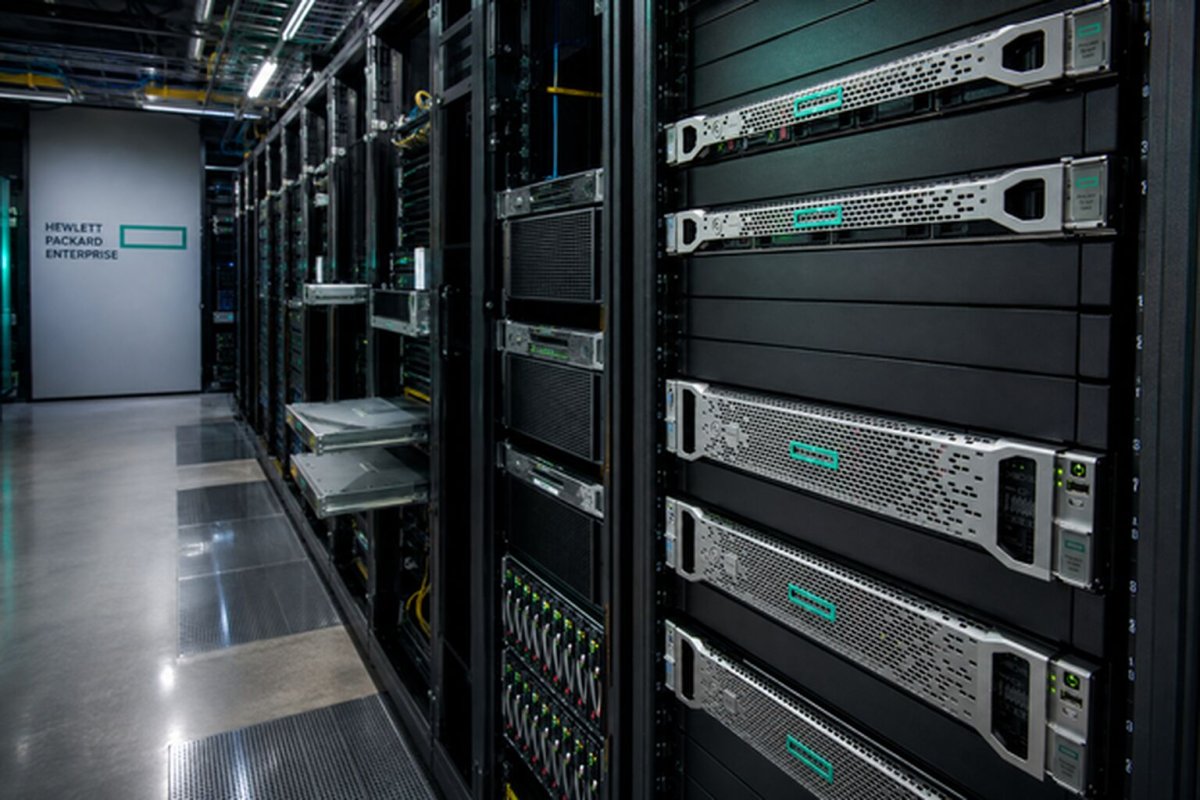 HPE Shares Flat After Record Quarter as AI Margins Face Squeeze