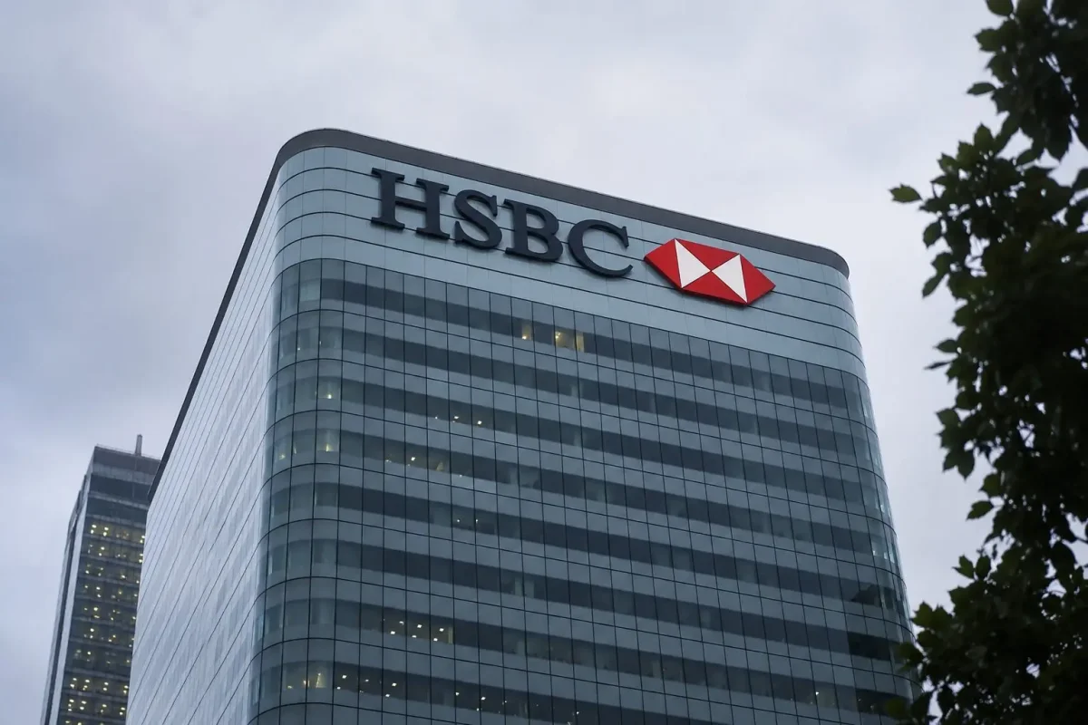 HSBC Shares Slip 9% from High, Analyst Targets Show Limited Upside