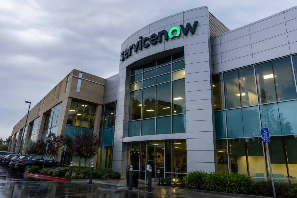IBM Warning on AI Spending Hits ServiceNow Stock, Testing Premium Valuation