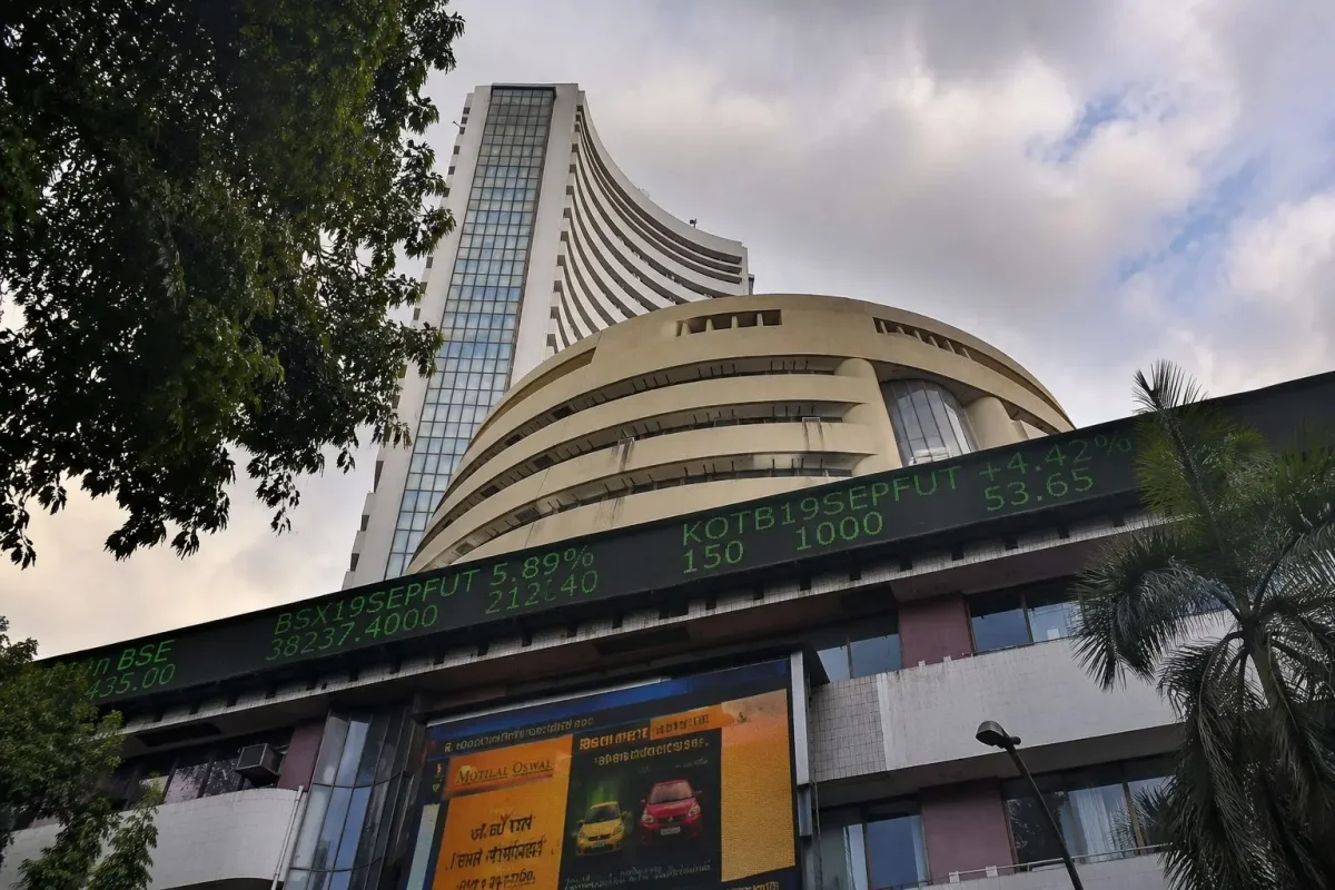 Indian Stocks Hold Gains on Lower Oil, Rupee Recovery