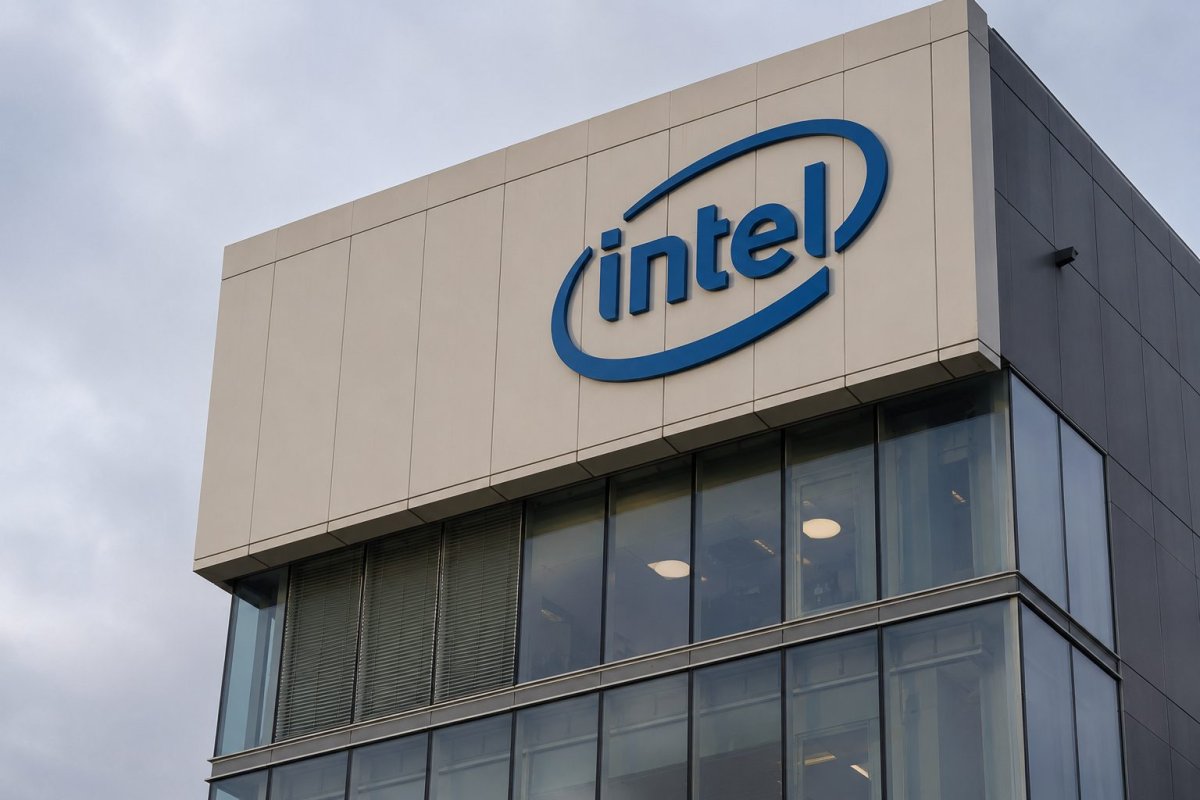 Intel Rallies 7.4% on AI Chip Optimism and Analyst Upgrades