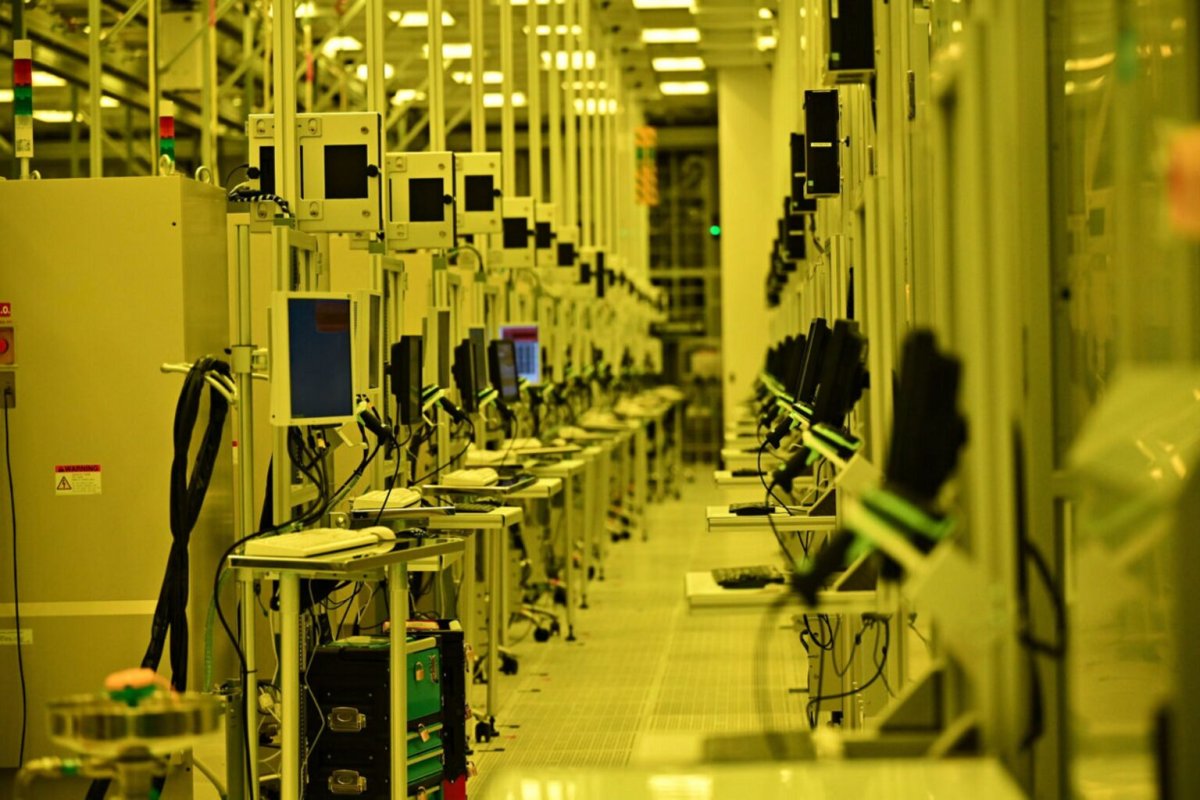 Intel's One-Year Robot Waiver Clashes with Multi-Year Replacement Timeline