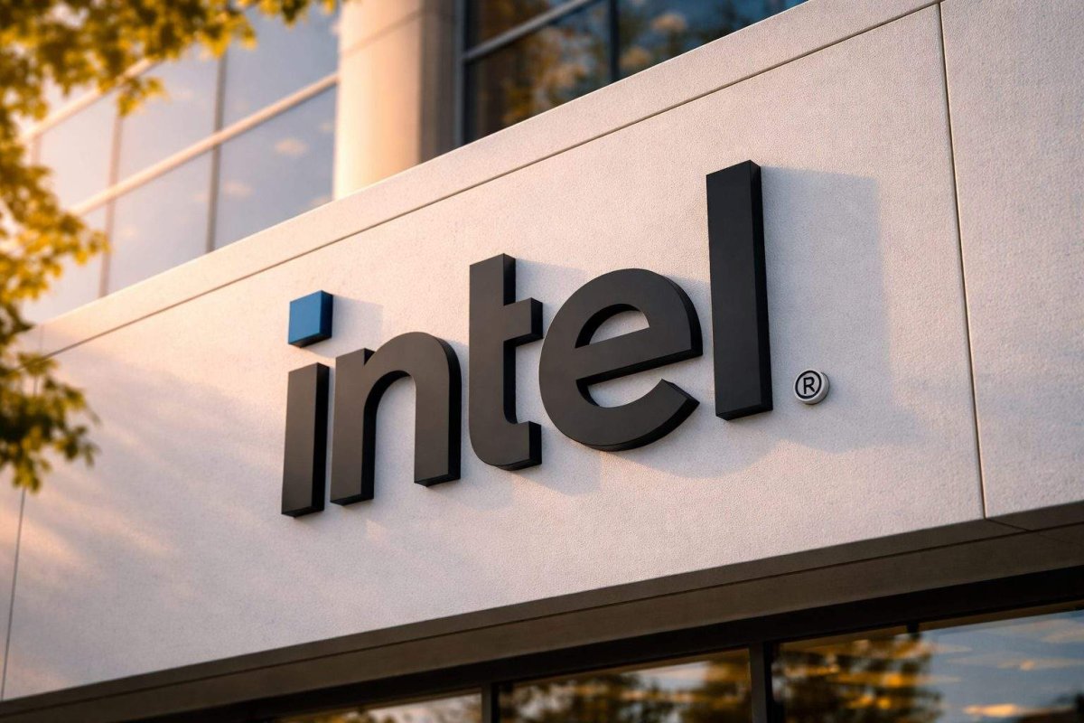 Intel Shares Dip as Chip Rivals Gain Ahead of Delayed Economic Data