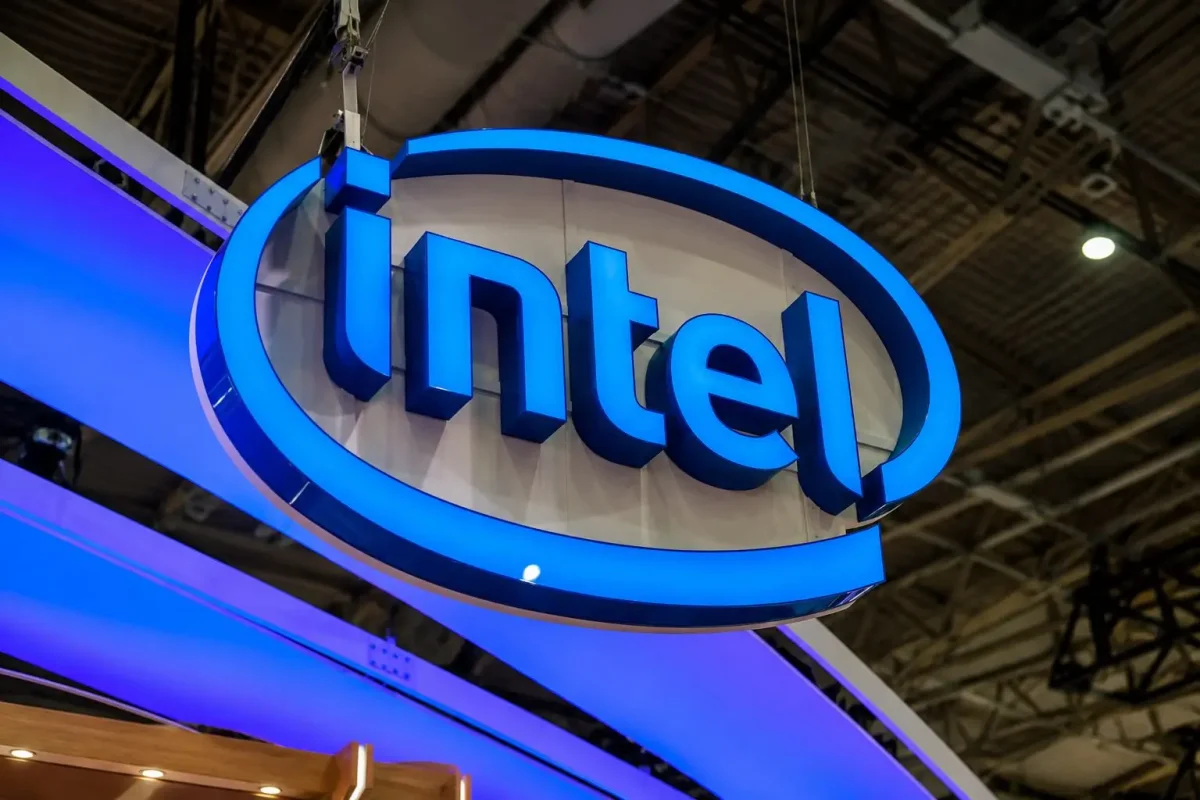 Intel Shares Rally on Foundry Hopes, Apple Speculation