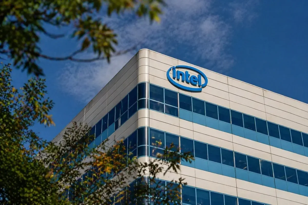 Intel Shares Reach 26-Year High Ahead of Critical Earnings Report