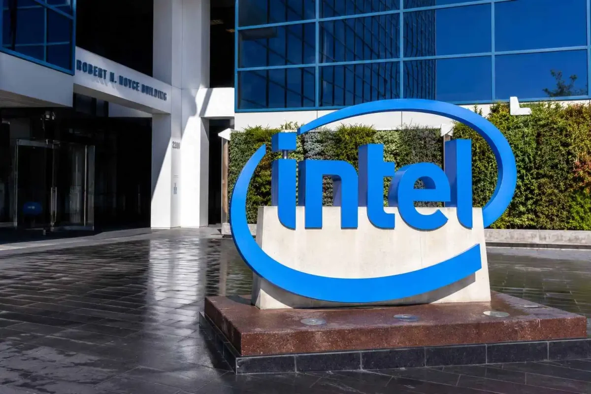 Intel Stock Holds Near $90 as Server Pricing Surge Offsets Volume Growth