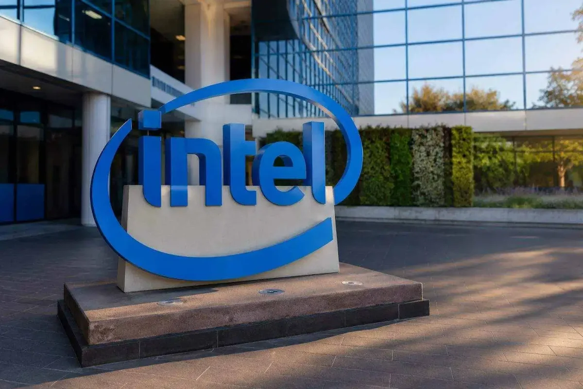 Intel Stock Slides as AMD and Arm Gain Server CPU Market Share