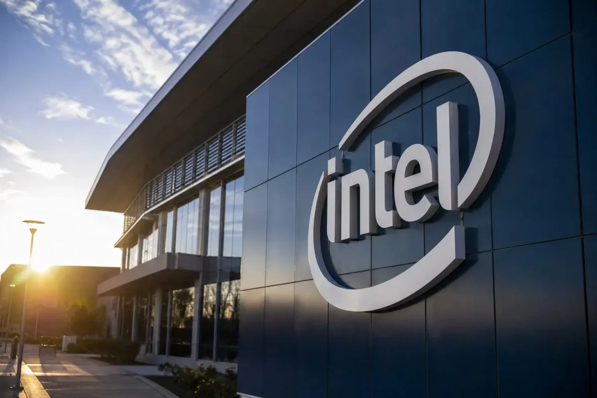 Intel Stock Tumbles 7.9% as AI Gains Collide with $20B Capex Plan