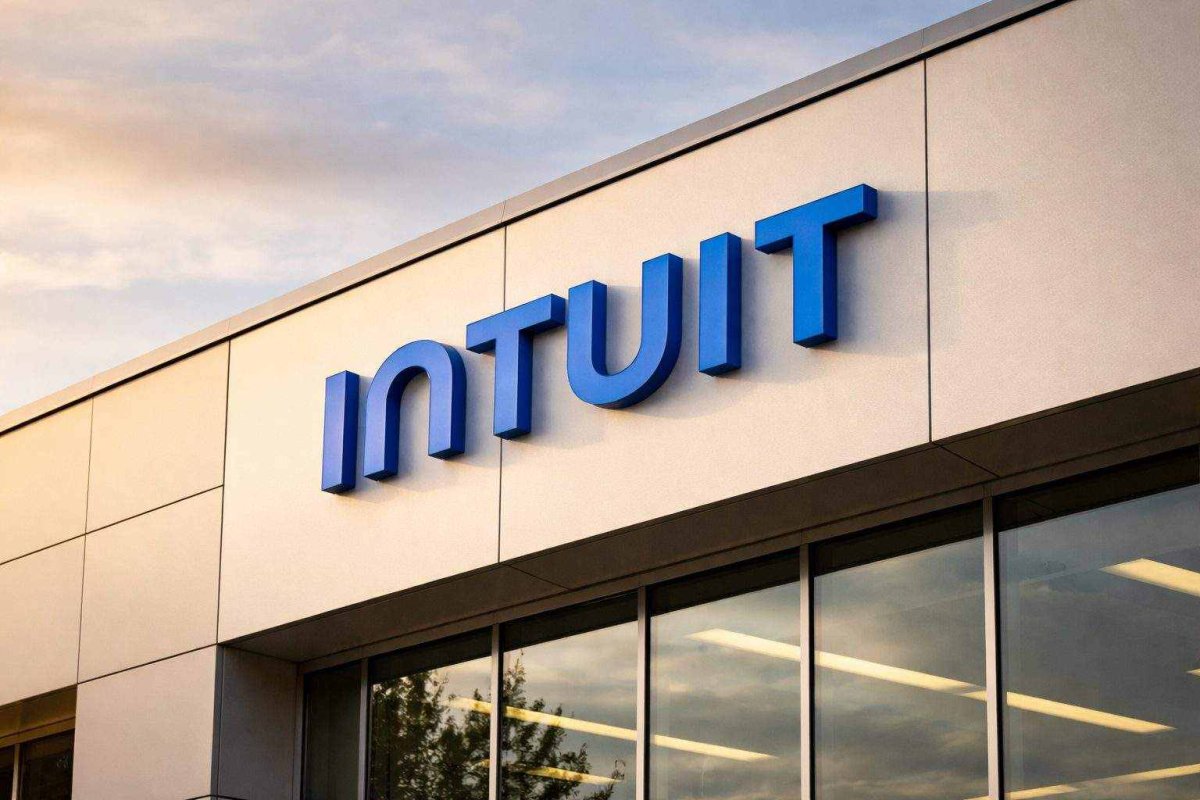 Intuit Nears $400 as AI Fears Weigh Ahead of Earnings