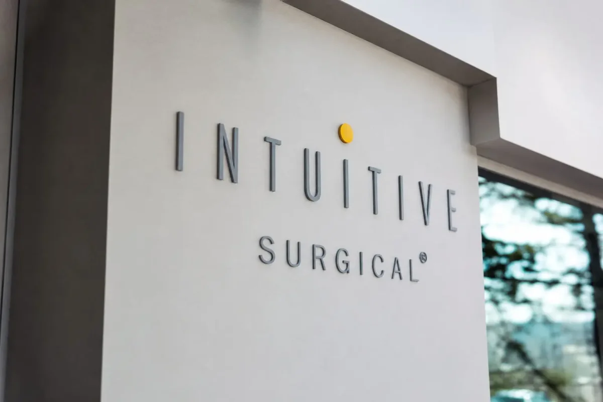 Intuitive Surgical Dips on Goldman Sachs Price Target Cut Amid Medtech Weakness