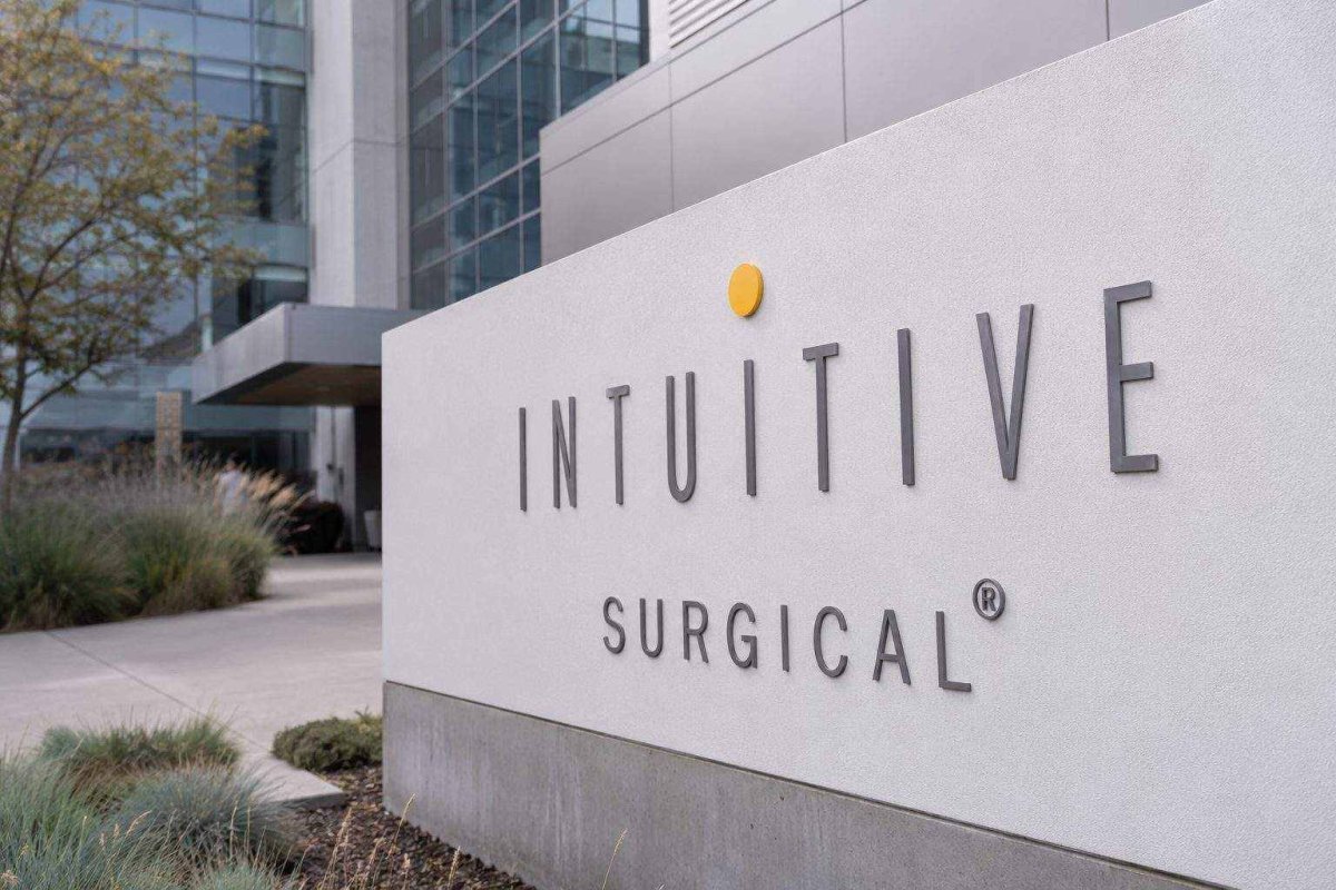 Intuitive Surgical Drops to 52-Week Low on Recall and Competition Fears