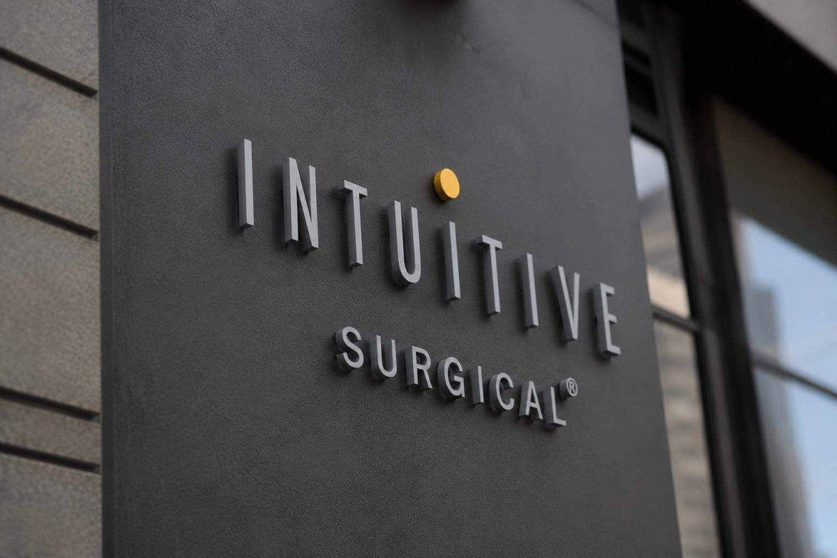 Intuitive Surgical Hits 52-Week Low on FDA Class I Recall, Tariff Worries