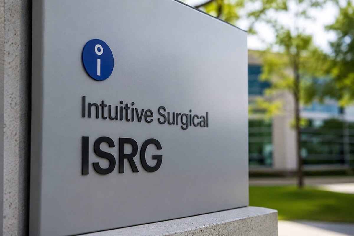 Intuitive Surgical Stock Holds Above $400 as Analysts Split Ahead of Q2 Earnings