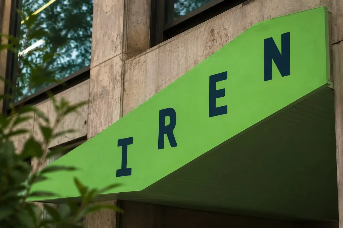 IREN Shares Slide Amid Analyst Divide on AI Cloud Revenue Prospects