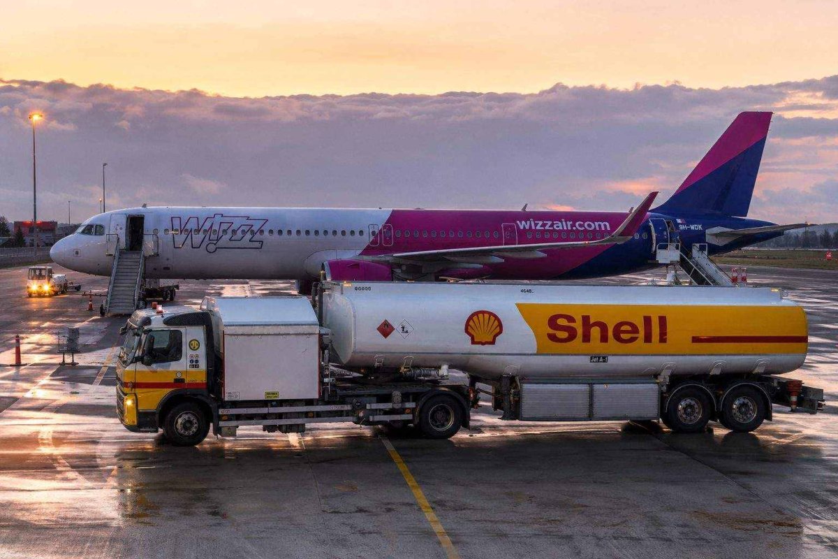 Jet-Fuel Shortage Looms Over Summer Travel, Airlines Face Rising Costs