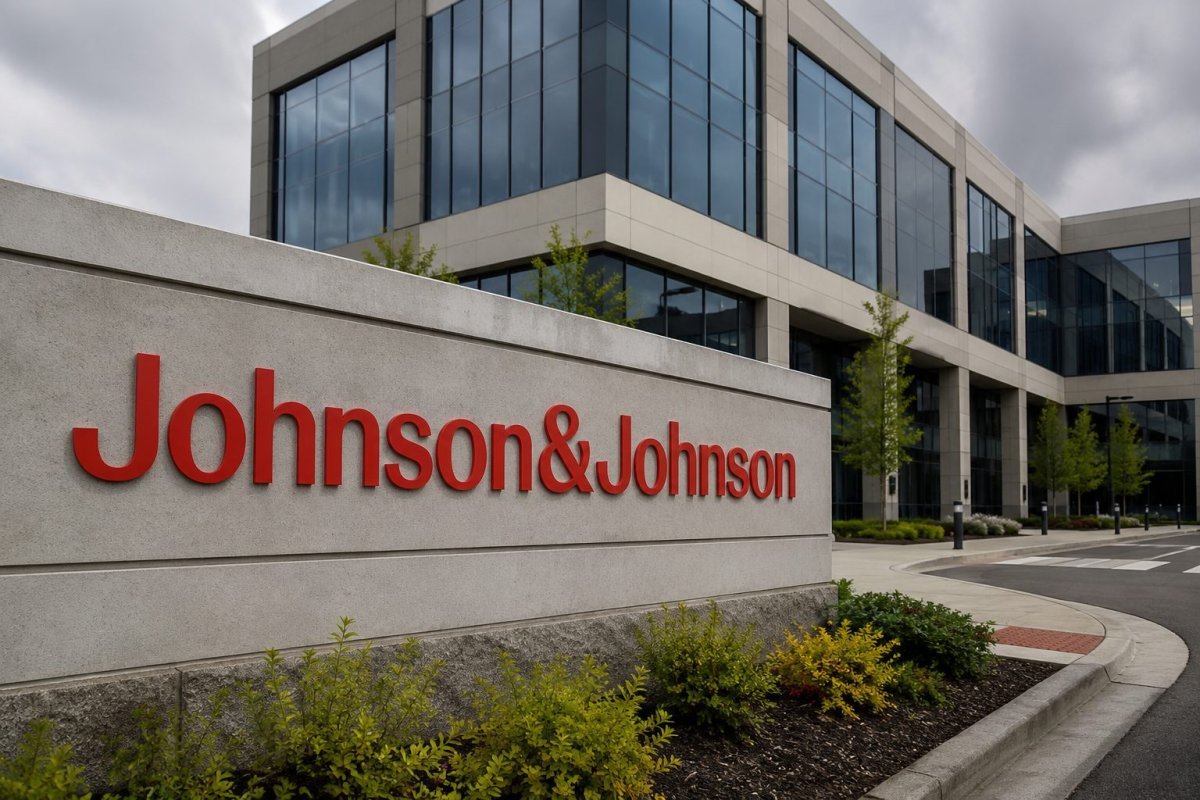 JNJ Closes Above Analyst Average After Dow Rebalancing