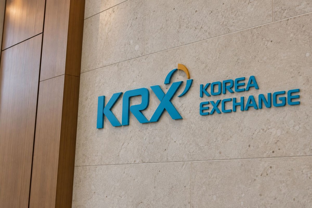 KOSPI Slides 3.3% as AI Selloff and Oil Spike Hit Chip Stocks