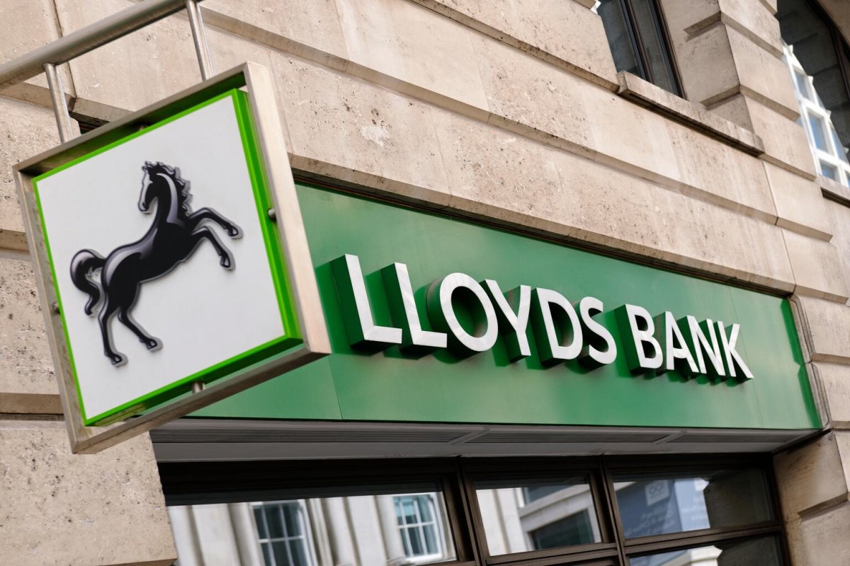 Lloyds' Capital Return Strategy Under Scrutiny as CFO Takes the Stage