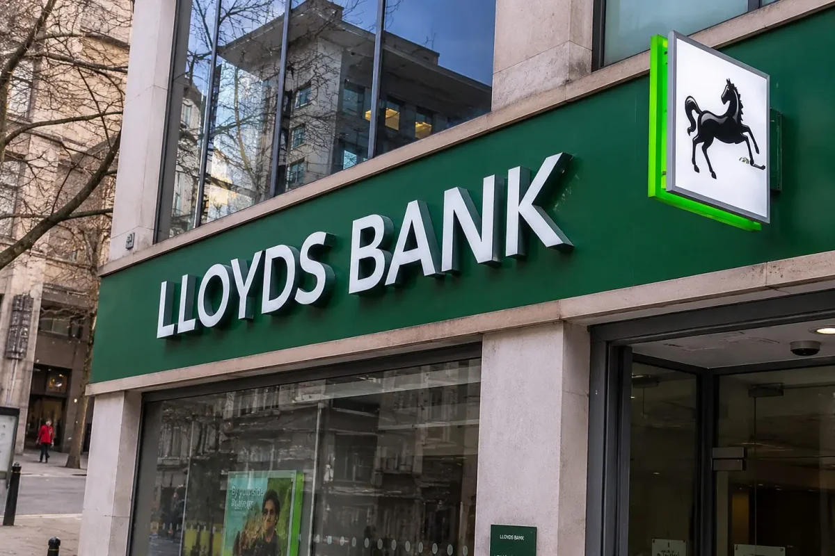 Lloyds Shares Rise on Buyback, Branch Closures, and Upcoming Strategy Update