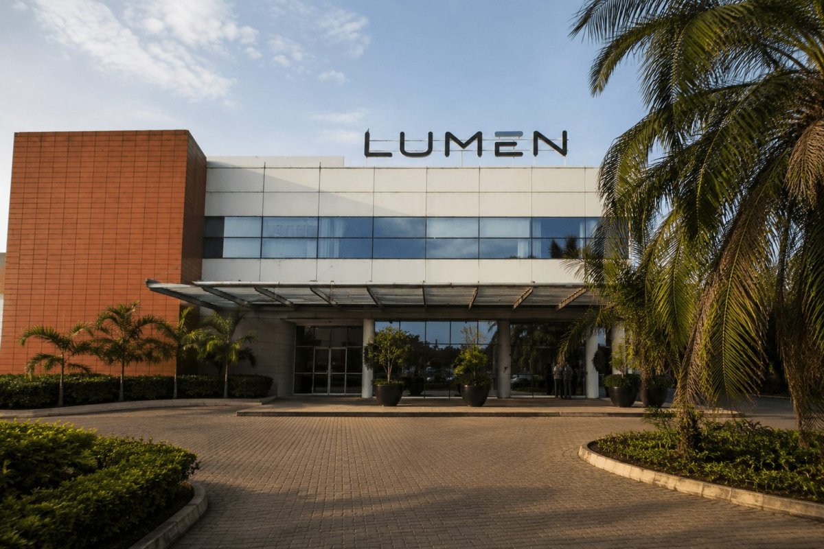 Lumen Technologies Rises 14% on Debt Refinancing and AI-Focused Fiber Expansion