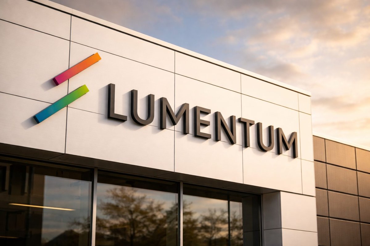 Lumentum Shares Decline Following Insider Transactions, Market Eyes Fed Minutes