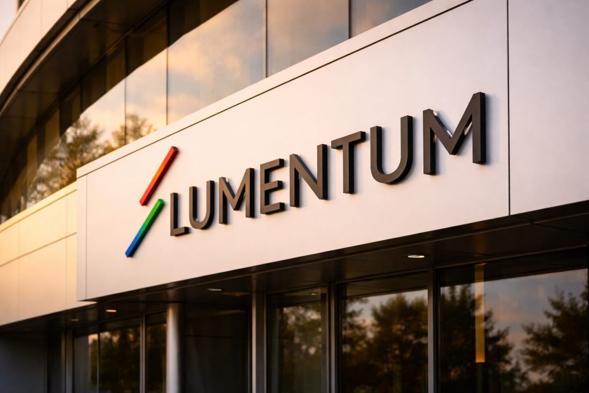 Lumentum Shares Surge on AI Infrastructure Rotation, Executive Sale
