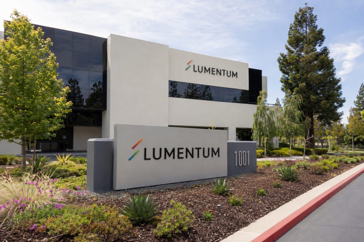 Lumentum Stock Holds Steady Ahead of Q4 Report as AI Margin Test Looms