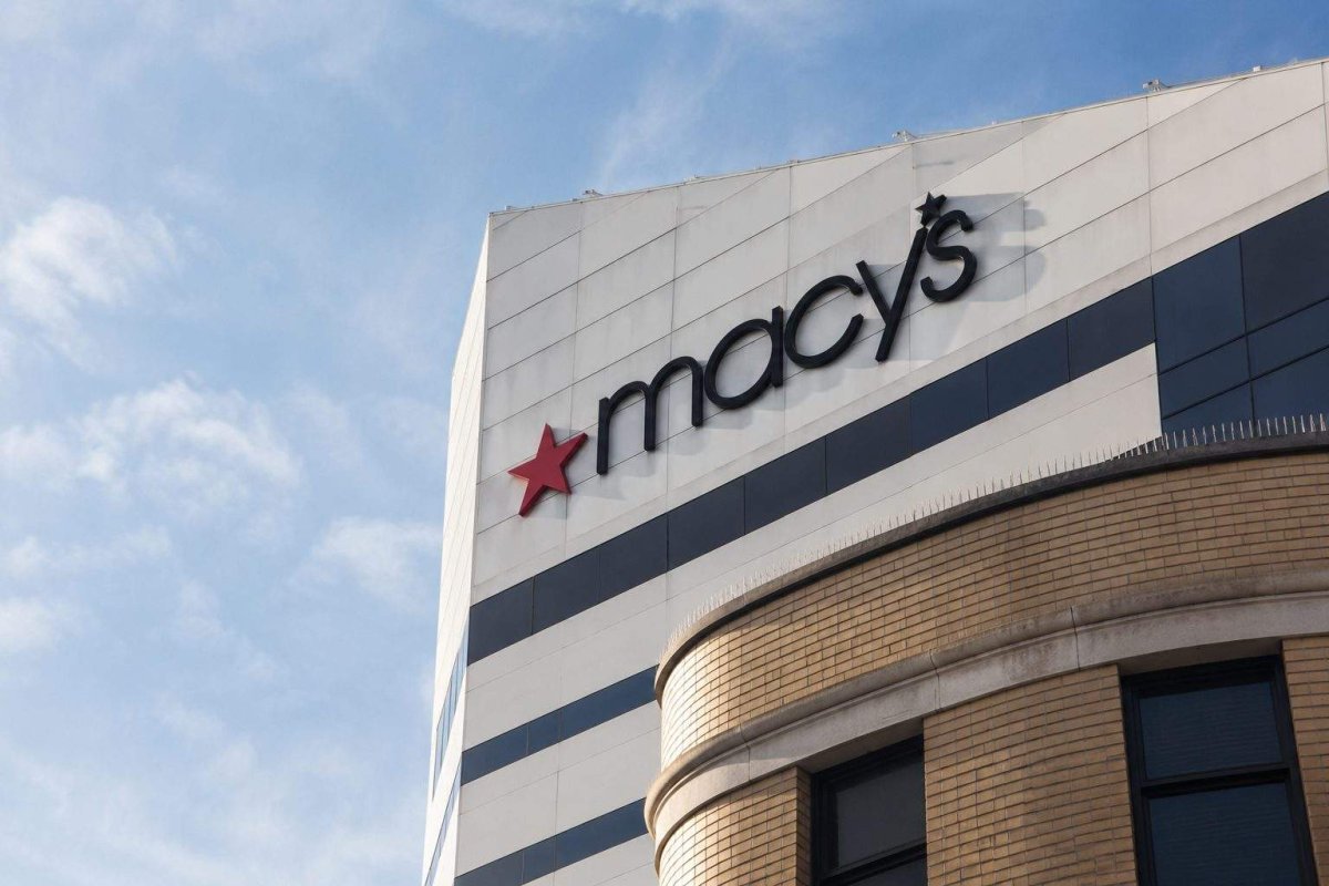 Macy's Stock Flat Despite Q1 Beat, Bloomingdale's Drives Upbeat 2026 Outlook
