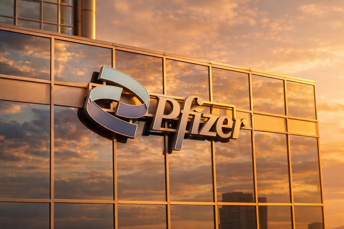 Major Investors Reduce Pfizer Holdings Amid Growth Transition
