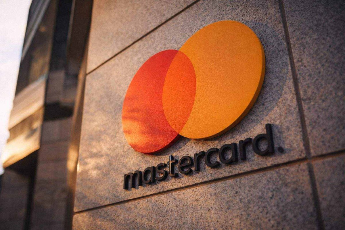 Mastercard Gains as Investors Eye Jobs Data and AI's Fee Impact
