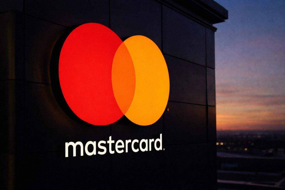 Mastercard Shares Dip Amid Dow Milestone; Key Economic Data Looms