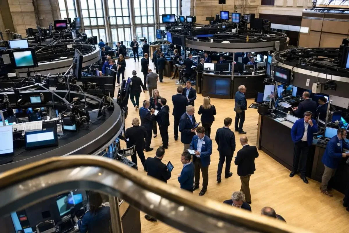 Materials Rally Drives S&P 500 Higher; Tech Gains Offset Dow Pullback