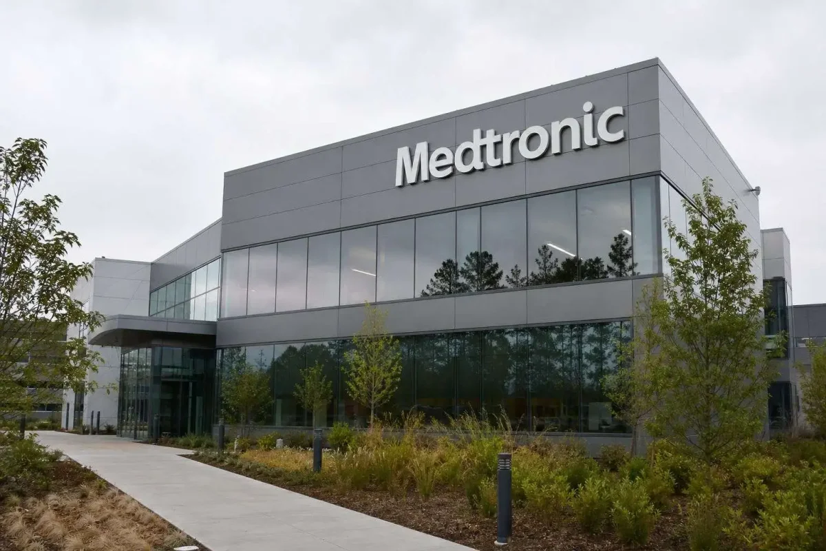 Medtronic Stock Rises 3.2% on Raised Guidance and Robotics Push