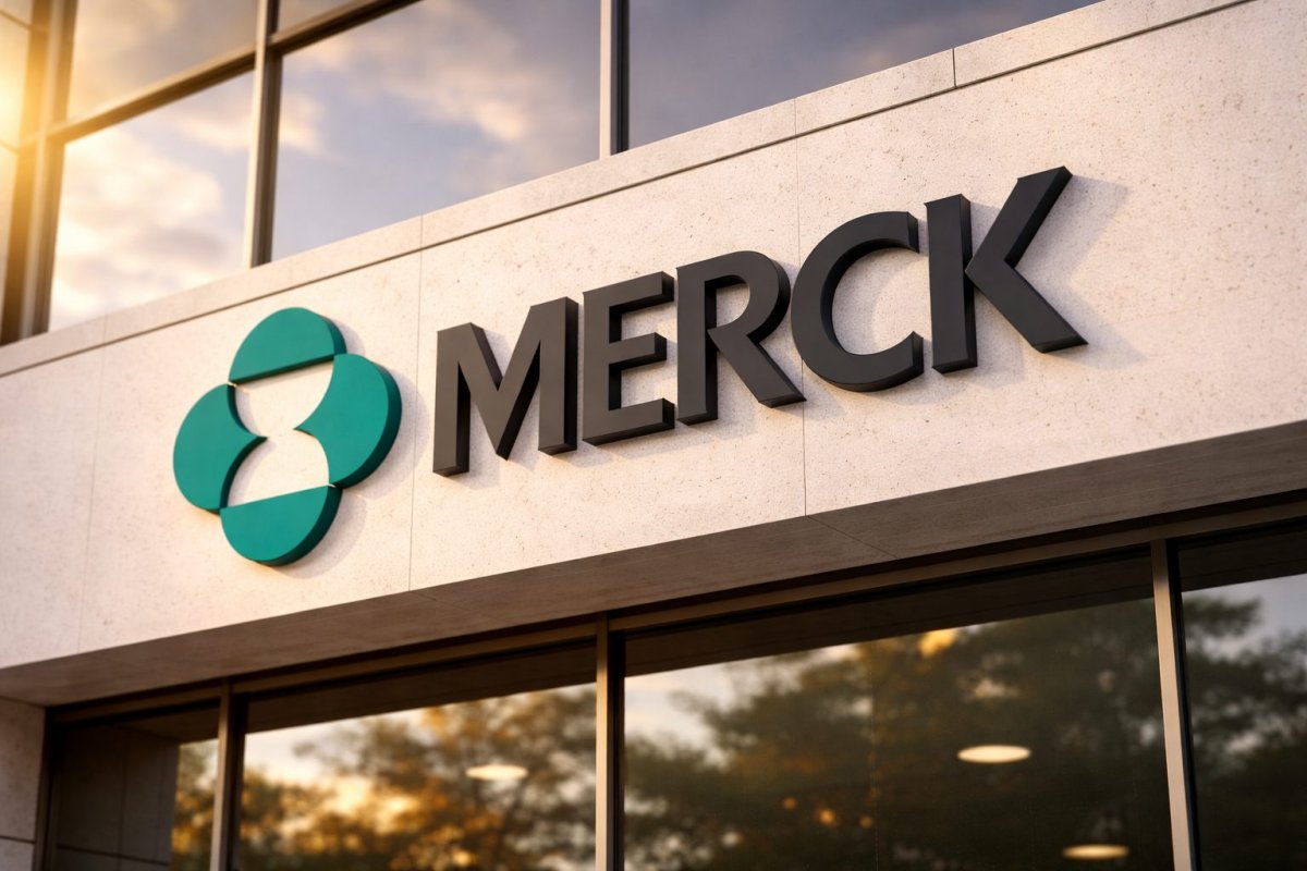 Merck Nears 52-Week Peak Amid Insider Sale, Investors Eye Pipeline Updates