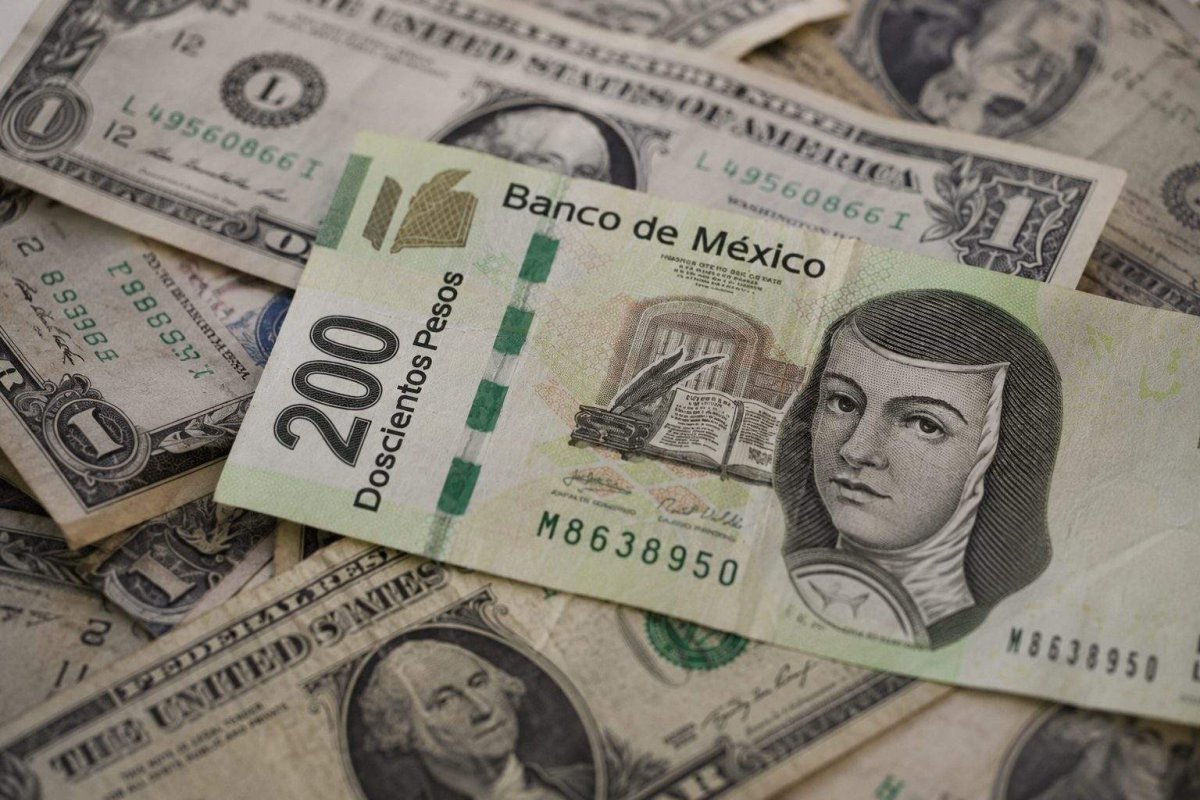 Mexican Peso Slides as Strong US Jobs Data Revives Fed Rate Hike Bets