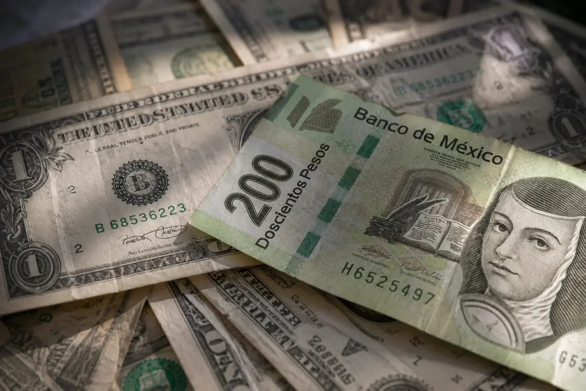 Mexican Peso Slides to 17.48 as US Jobs Report Boosts Dollar