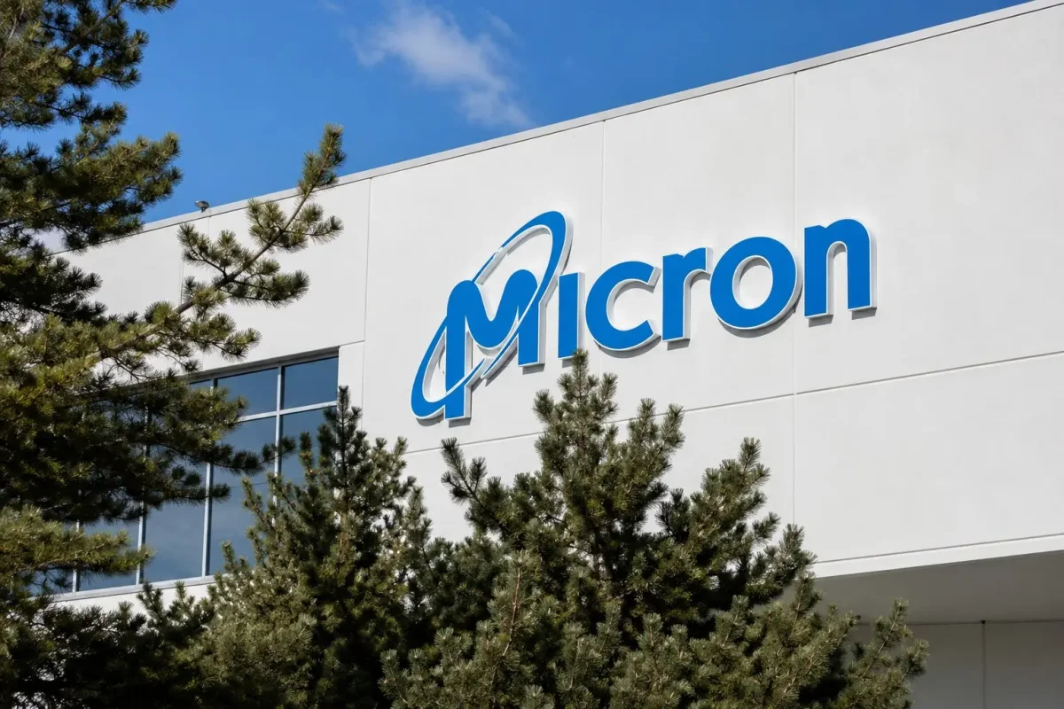 Micron's AI Memory Dominance Tested as Shares Dip Ahead of Trading