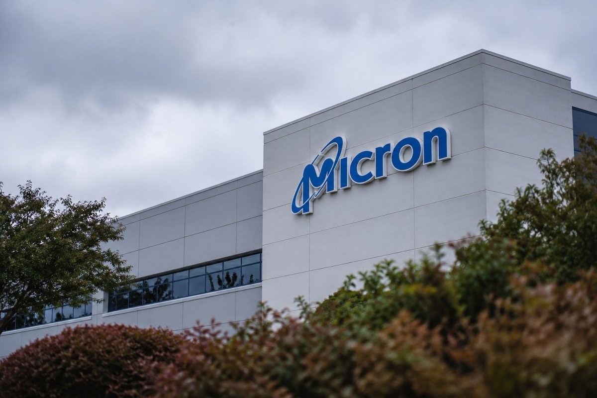Micron Shares Plunge 7.6% as South Korean Chip Expansion Stirs Oversupply Fears