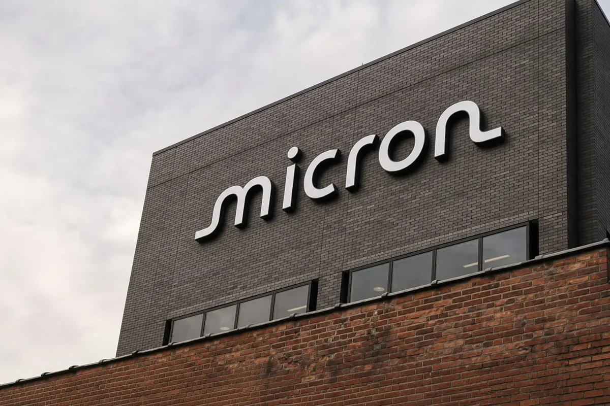 Micron Stock Plunges as AI Chip Selloff Intensifies