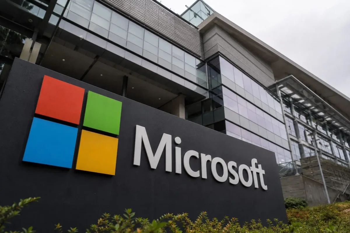 Microsoft Shares Dip as Cloud Capacity Woes Persist Ahead of Key Data