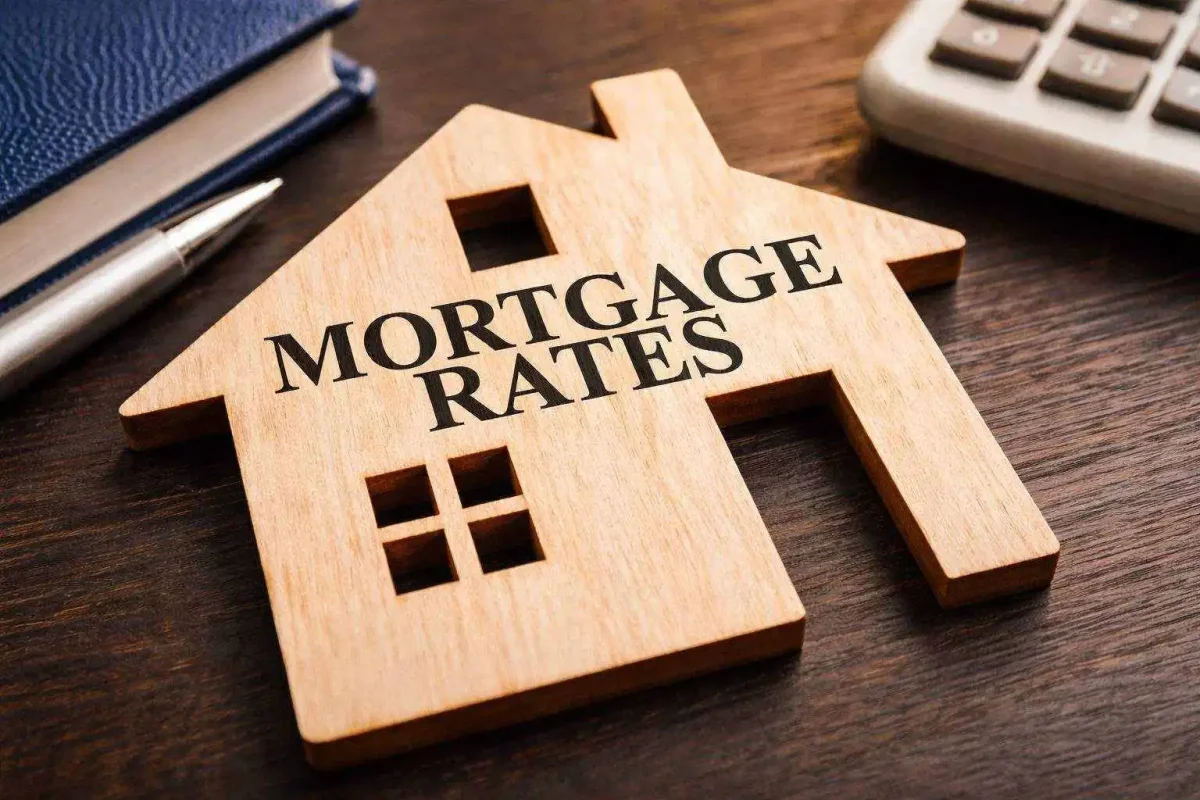 Mortgage Rates Hover Near Multi-Year Highs as Housing Data Sours
