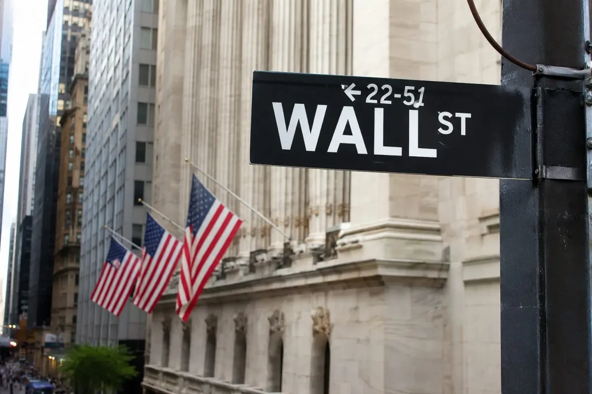 Nasdaq 100 Futures Lead Pre-Market Decline as Treasury Yields Rise