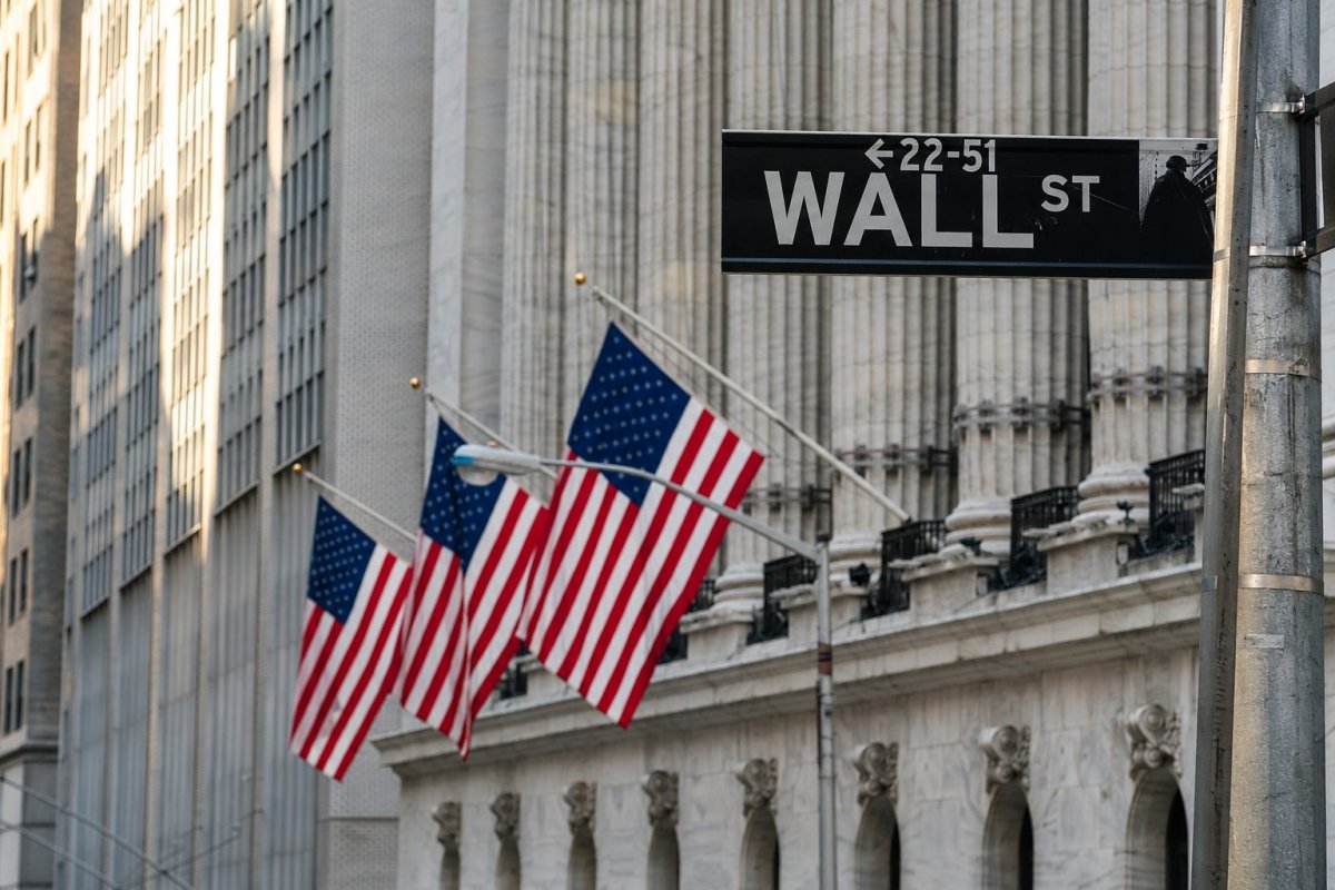 Nasdaq Futures Dip as Oil Surge and CPI Data Test Wall Street Records