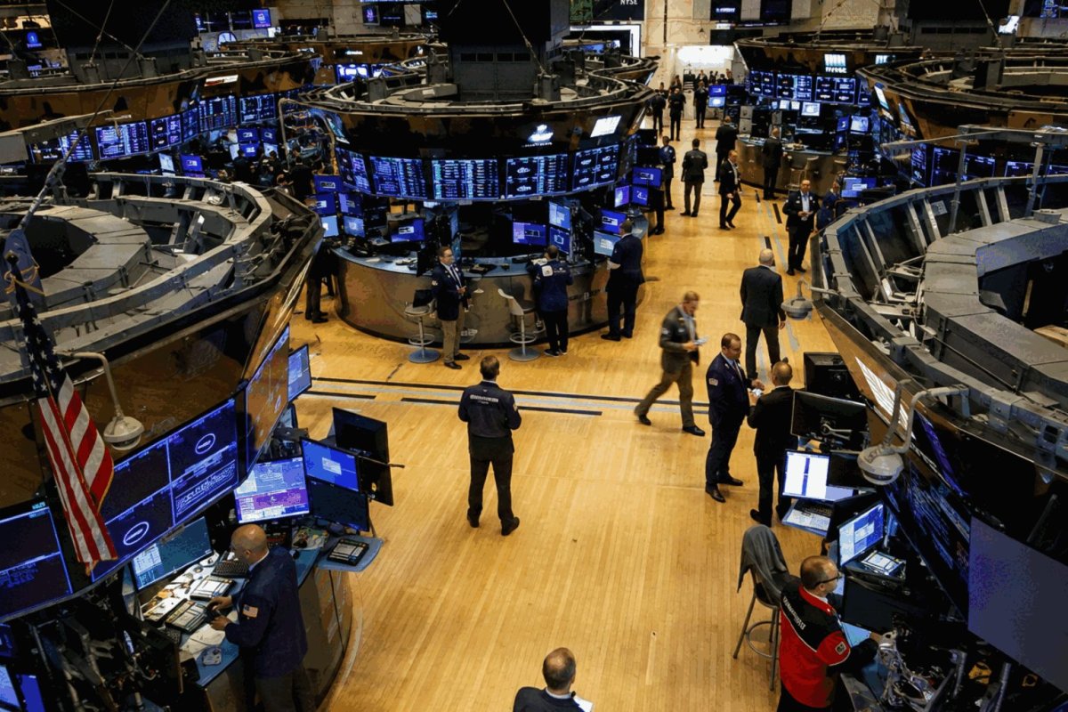 Nasdaq Nears Record as Tech Rally Gains Momentum