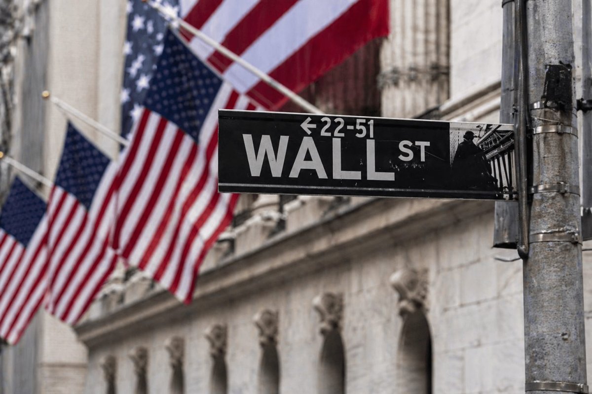 Nasdaq Slides on AI Jitters; Visa, Starbucks Rally in After-Hours Trading