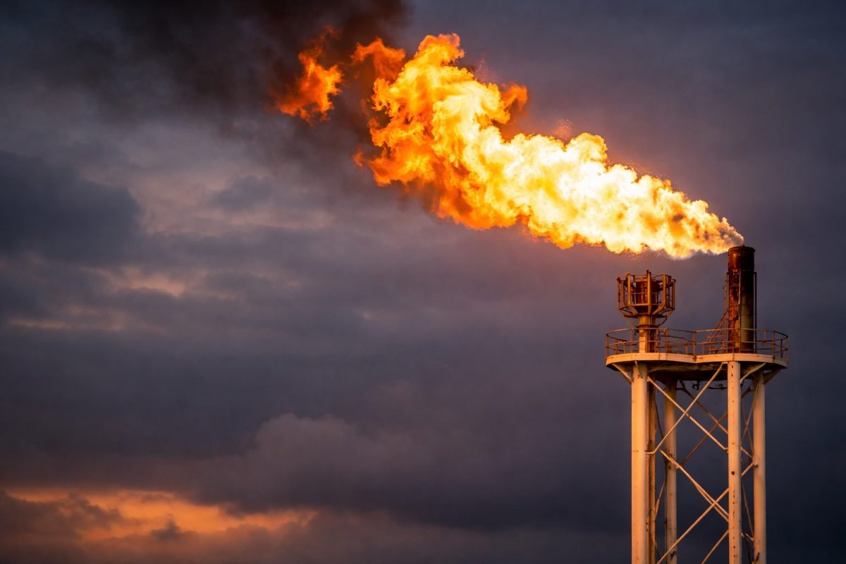 Natural Gas Futures Plunge on Milder Weather Outlook; Expand Energy Shares Drop After CEO Departure