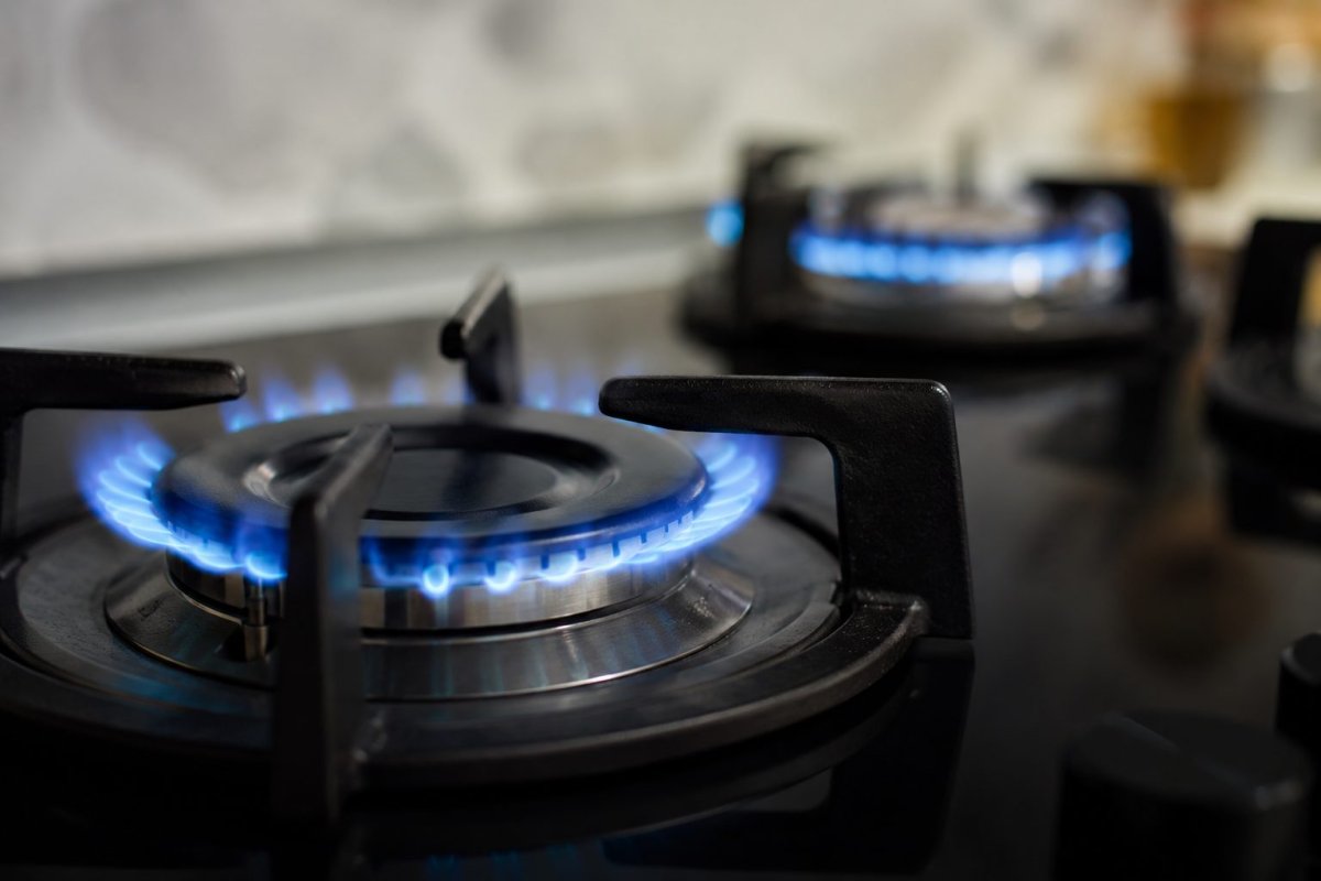 Natural Gas Holds Near $2.80 After Smaller Storage Build, Summer Demand Looms