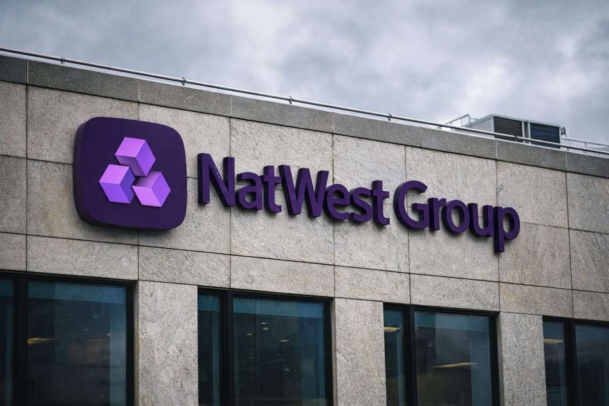 NatWest Shares Under Pressure Ahead of Earnings Amid Wealth Deal Scrutiny